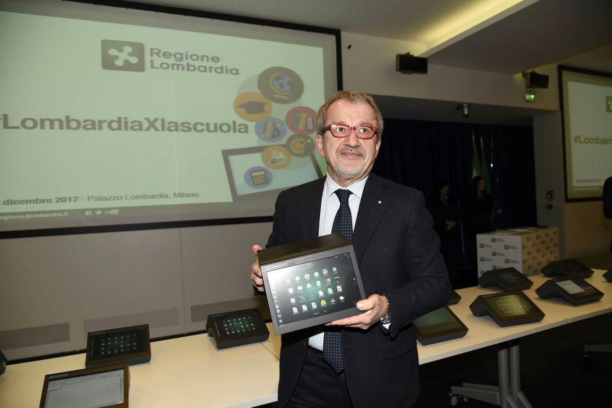 La Lombardia non riesce a disfarsi dei tablet usati nel referendum del 2017