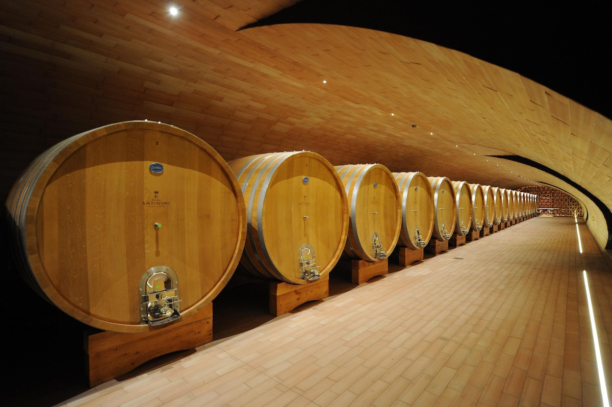 Sono state rubate trentamila bottiglie di vino da una famosa cantina toscana