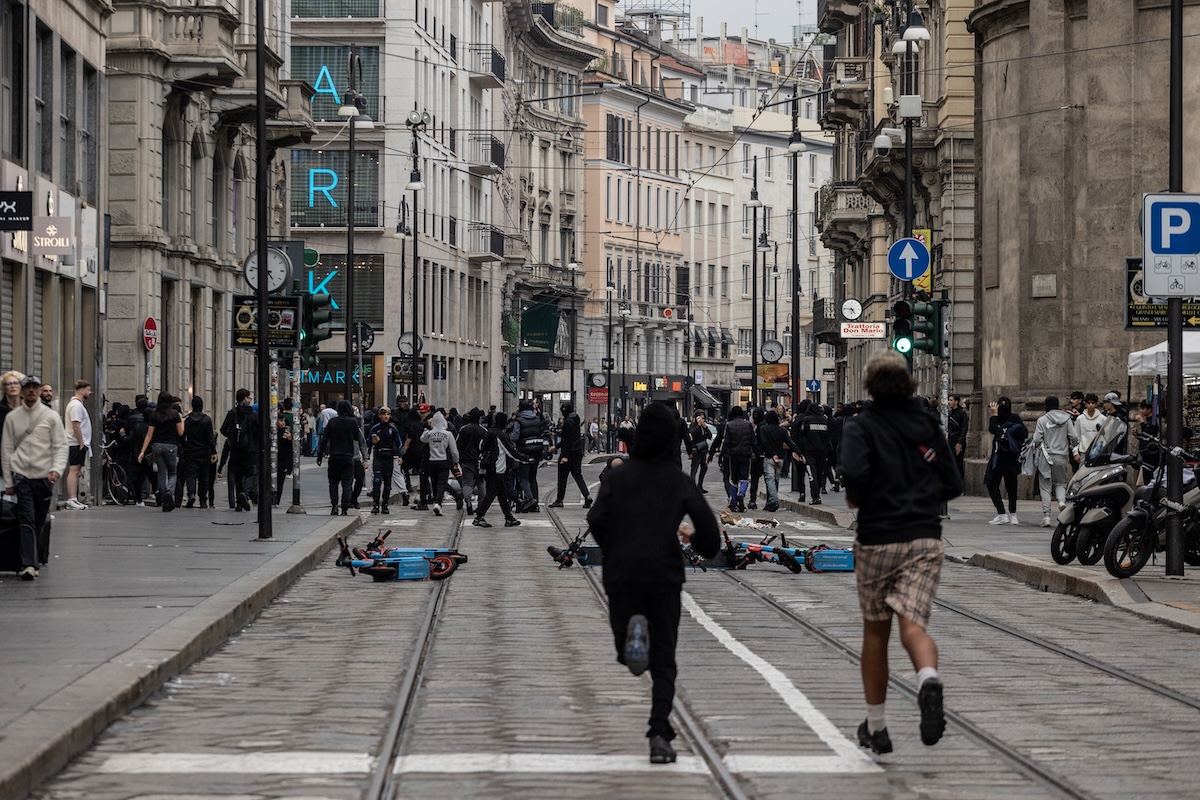 Chi sono i ragazzi che hanno partecipato ai disordini a Milano