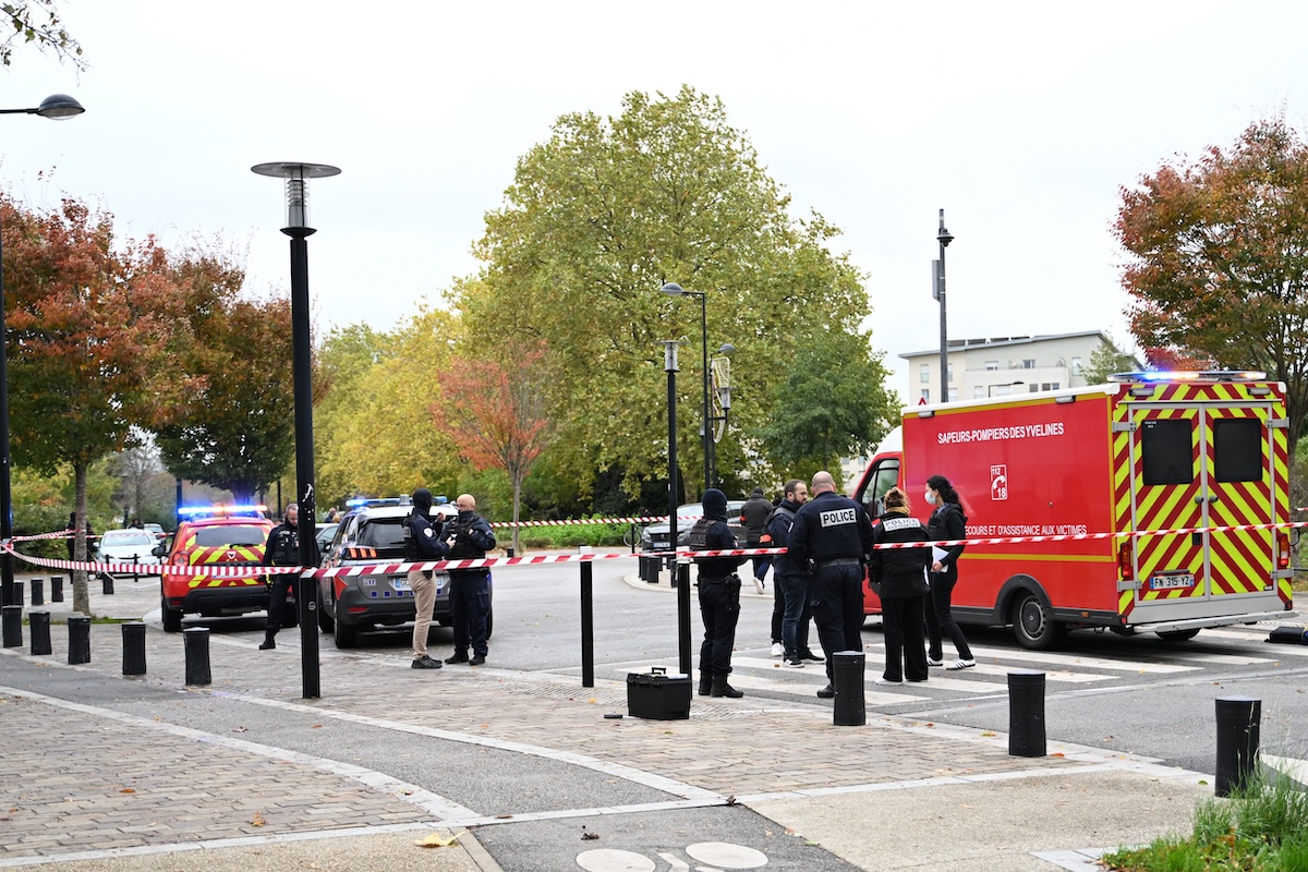 Vicino a Parigi c’è stato un sospetto attentato razzista