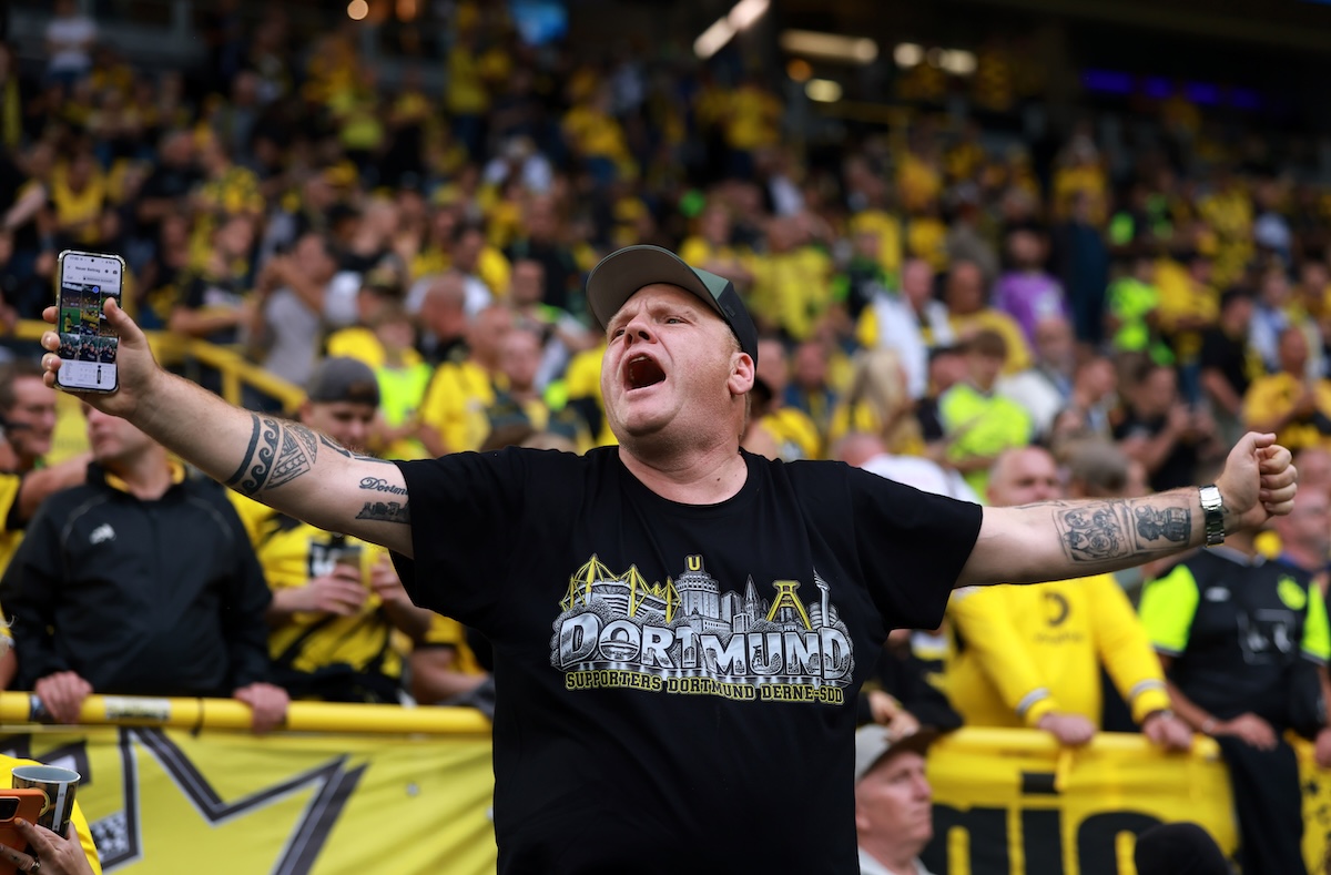 Il Borussia Dortmund non vuole che i suoi tifosi usino il telefono allo stadio