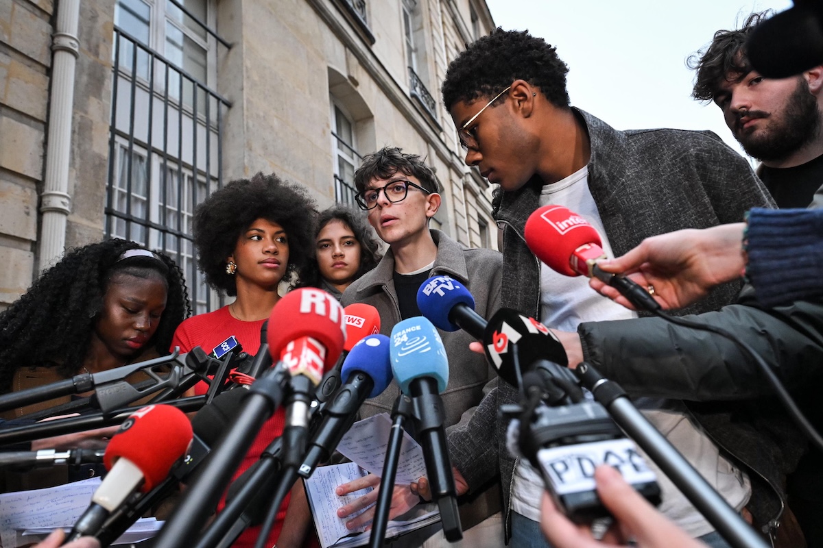 Una prima vittoria degli studenti francesi
