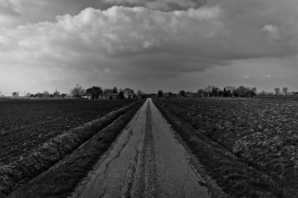 tutte le strade fuggono via da qui