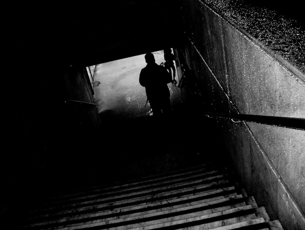 dal buio, verso il buio